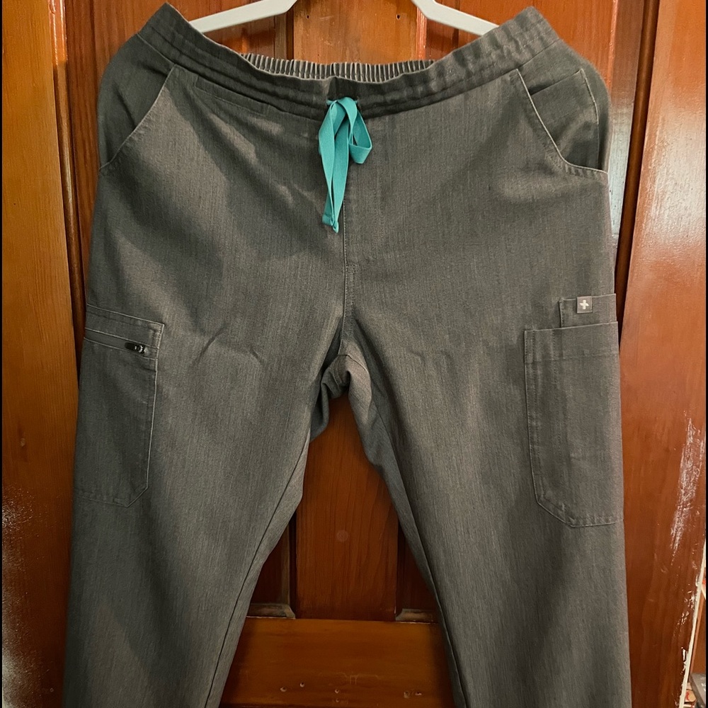 Women’s Fig Yola Graphite scrub pants